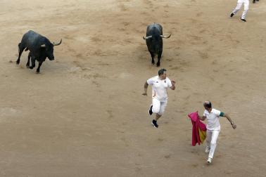 Fotos del quinto encierro de San Fermín 2026 en Pamplona