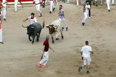 Fotos del quinto encierro de San Fermín 2026 en Pamplona