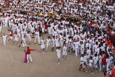 Fotos del quinto encierro de San Fermín 2026 en Pamplona