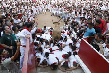 Fotos del quinto encierro de San Fermín 2026 en Pamplona