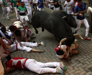 Fotos del quinto encierro de San Fermín 2026 en Pamplona
