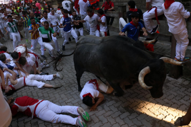 Fotos del quinto encierro de San Fermín 2026 en Pamplona