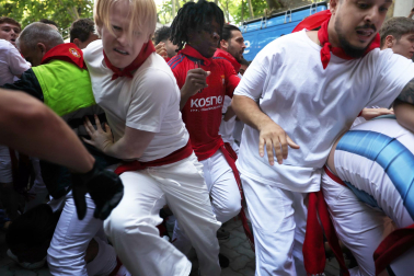 Fotos del quinto encierro de San Fermín 2026 en Pamplona