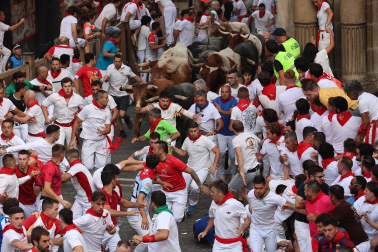 Fotos del quinto encierro de San Fermín 2026 en Pamplona