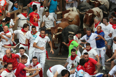 Fotos del quinto encierro de San Fermín 2026 en Pamplona