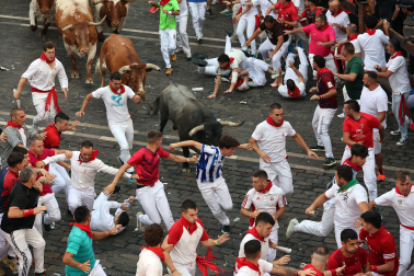 Fotos del quinto encierro de San Fermín 2026 en Pamplona