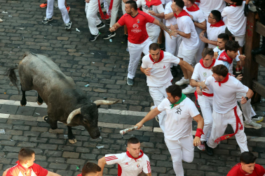 Fotos del quinto encierro de San Fermín 2026 en Pamplona