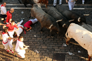 Fotos del quinto encierro de San Fermín 2026 en Pamplona