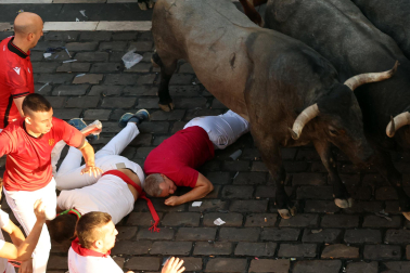 Fotos del quinto encierro de San Fermín 2026 en Pamplona