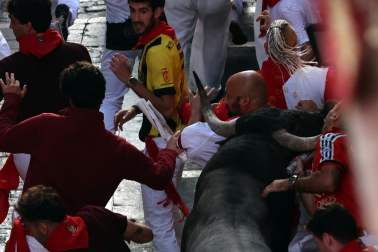 Fotos del quinto encierro de San Fermín 2026 en Pamplona