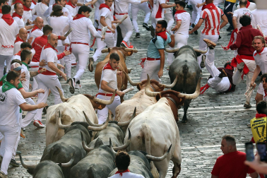 Fotos del quinto encierro de San Fermín 2026 en Pamplona