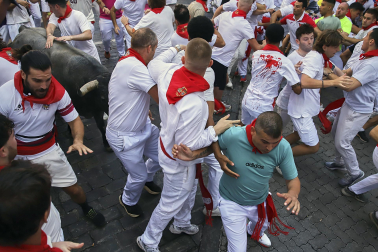 Fotos del quinto encierro de San Fermín 2026 en Pamplona
