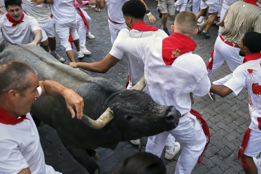 Fotos del quinto encierro de San Fermín 2026 en Pamplona