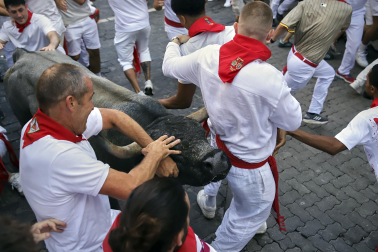 Fotos del quinto encierro de San Fermín 2026 en Pamplona