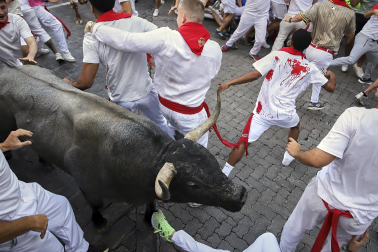 Fotos del quinto encierro de San Fermín 2026 en Pamplona