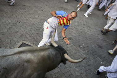 Fotos del quinto encierro de San Fermín 2026 en Pamplona