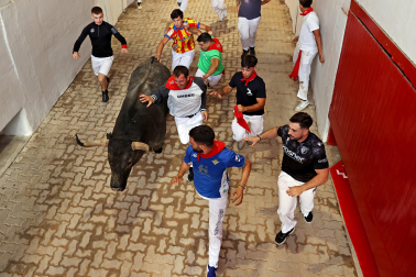 Fotos del quinto encierro de San Fermín 2026 en Pamplona