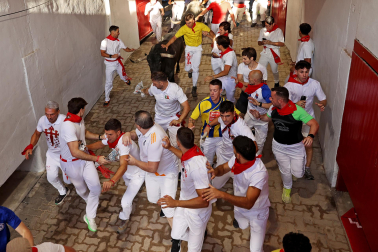 Fotos del quinto encierro de San Fermín 2026 en Pamplona