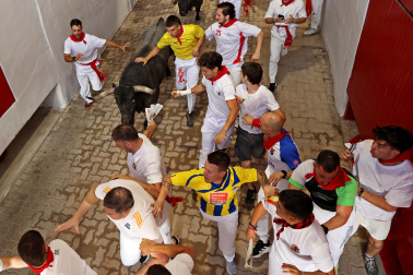 Fotos del quinto encierro de San Fermín 2026 en Pamplona