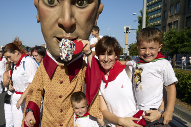 Fotos de la salida de la Comparsa de Gigantes y Cabezudos este 11 de julio de San Fermín 2026