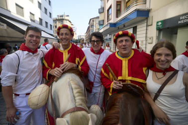 Fotos de la salida de la Comparsa de Gigantes y Cabezudos este 11 de julio de San Fermín 2026