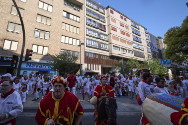 Fotos de la salida de la Comparsa de Gigantes y Cabezudos este 11 de julio de San Fermín 2026