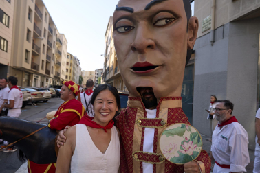 Fotos de la salida de la Comparsa de Gigantes y Cabezudos este 11 de julio de San Fermín 2026