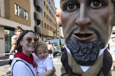 Fotos de la salida de la Comparsa de Gigantes y Cabezudos este 11 de julio de San Fermín 2026