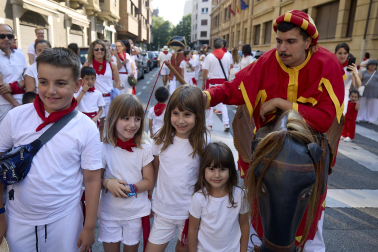Fotos de la salida de la Comparsa de Gigantes y Cabezudos este 11 de julio de San Fermín 2026