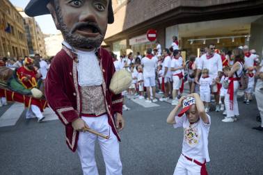 Fotos de la salida de la Comparsa de Gigantes y Cabezudos este 11 de julio de San Fermín 2026