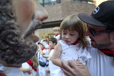 Fotos de la salida de la Comparsa de Gigantes y Cabezudos este 11 de julio de San Fermín 2026