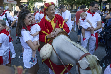 Fotos de la salida de la Comparsa de Gigantes y Cabezudos este 11 de julio de San Fermín 2026