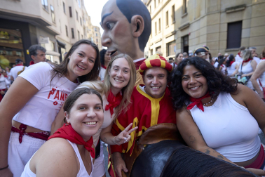 Fotos de la salida de la Comparsa de Gigantes y Cabezudos este 11 de julio de San Fermín 2026