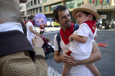 Fotos de la salida de la Comparsa de Gigantes y Cabezudos este 11 de julio de San Fermín 2026