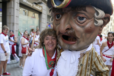Fotos de la salida de la Comparsa de Gigantes y Cabezudos este 11 de julio de San Fermín 2026