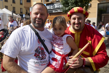 Fotos de la salida de la Comparsa de Gigantes y Cabezudos este 11 de julio de San Fermín 2026