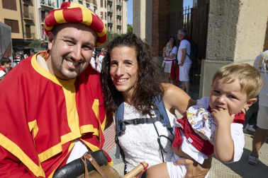 Fotos de la salida de la Comparsa de Gigantes y Cabezudos este 11 de julio de San Fermín 2026