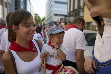 Fotos de la salida de la Comparsa de Gigantes y Cabezudos este 11 de julio de San Fermín 2026