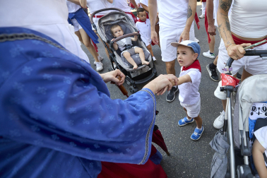 Fotos de la salida de la Comparsa de Gigantes y Cabezudos este 11 de julio de San Fermín 2026