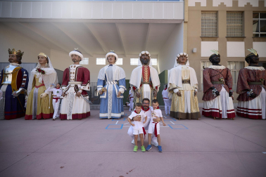 Fotos de la salida de la Comparsa de Gigantes y Cabezudos este 11 de julio de San Fermín 2026