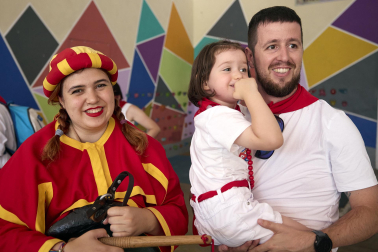 Fotos de la salida de la Comparsa de Gigantes y Cabezudos este 11 de julio de San Fermín 2026