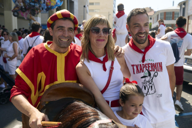 Fotos de la salida de la Comparsa de Gigantes y Cabezudos este 11 de julio de San Fermín 2026