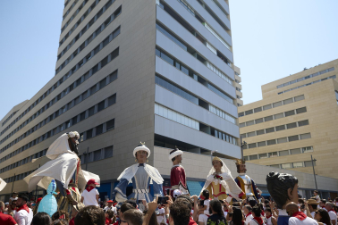 Fotos de la salida de la Comparsa de Gigantes y Cabezudos este 11 de julio de San Fermín 2026