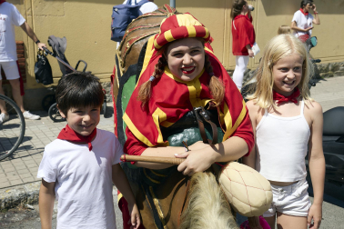 Fotos de la salida de la Comparsa de Gigantes y Cabezudos este 11 de julio de San Fermín 2026