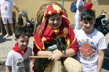 Fotos de la salida de la Comparsa de Gigantes y Cabezudos este 11 de julio de San Fermín 2026