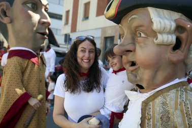 Fotos de la salida de la Comparsa de Gigantes y Cabezudos este 11 de julio de San Fermín 2026