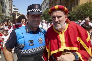 Fotos de la salida de la Comparsa de Gigantes y Cabezudos este 11 de julio de San Fermín 2026
