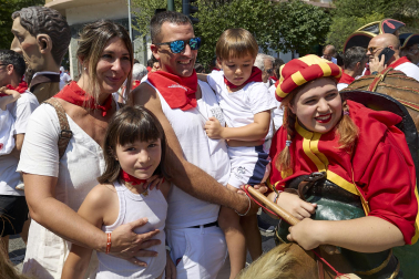 Fotos de la salida de la Comparsa de Gigantes y Cabezudos este 11 de julio de San Fermín 2026