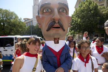Fotos de la salida de la Comparsa de Gigantes y Cabezudos este 11 de julio de San Fermín 2026