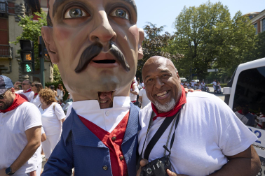 Fotos de la salida de la Comparsa de Gigantes y Cabezudos este 11 de julio de San Fermín 2026